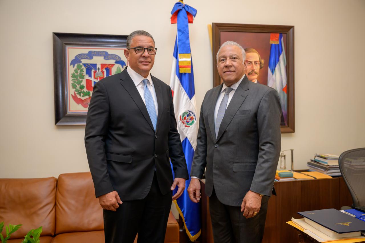 Ministro Andrés Bautista juramenta a Carlos Alessandry Roa Howley como director ejecutivo del Plan San Juan