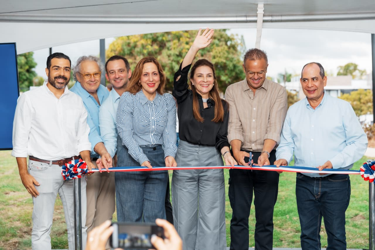 Carolina Mejía impulsa el bienestar con la inauguración del renovado parque Los Caminos