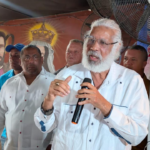 Juan Hubieres y organizaciones sociales de SDN acuerdan luchar contra alzas de combustibles y canasta familiar