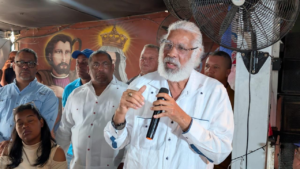 Juan Hubieres y organizaciones sociales de SDN acuerdan luchar contra alzas de combustibles y canasta familiar