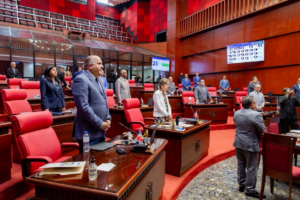 Senado aprueba ley que reconoce trayectoria política y de servicio del exsenador Vicente Sánchez Baret