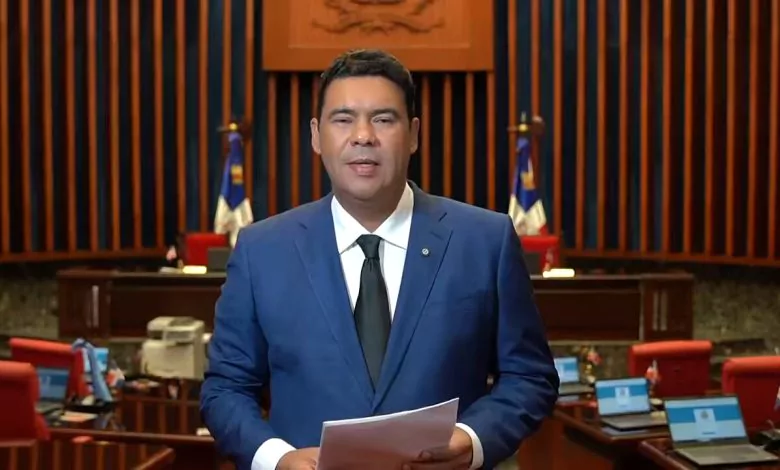 Senador Rafael Barón Duluc deposita siete proyectos de ley para preparar la educación y el talento dominicano hacia el 2050