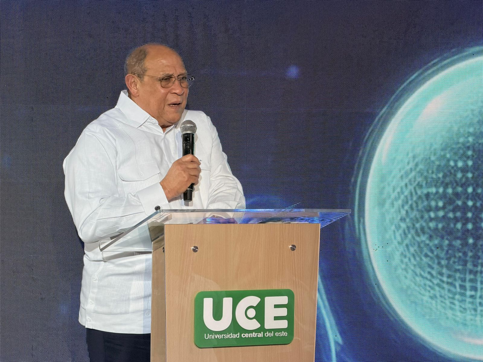 Rafael Santos afirma que ante crisis globales se deben impulsar nuevas ofertas académicas