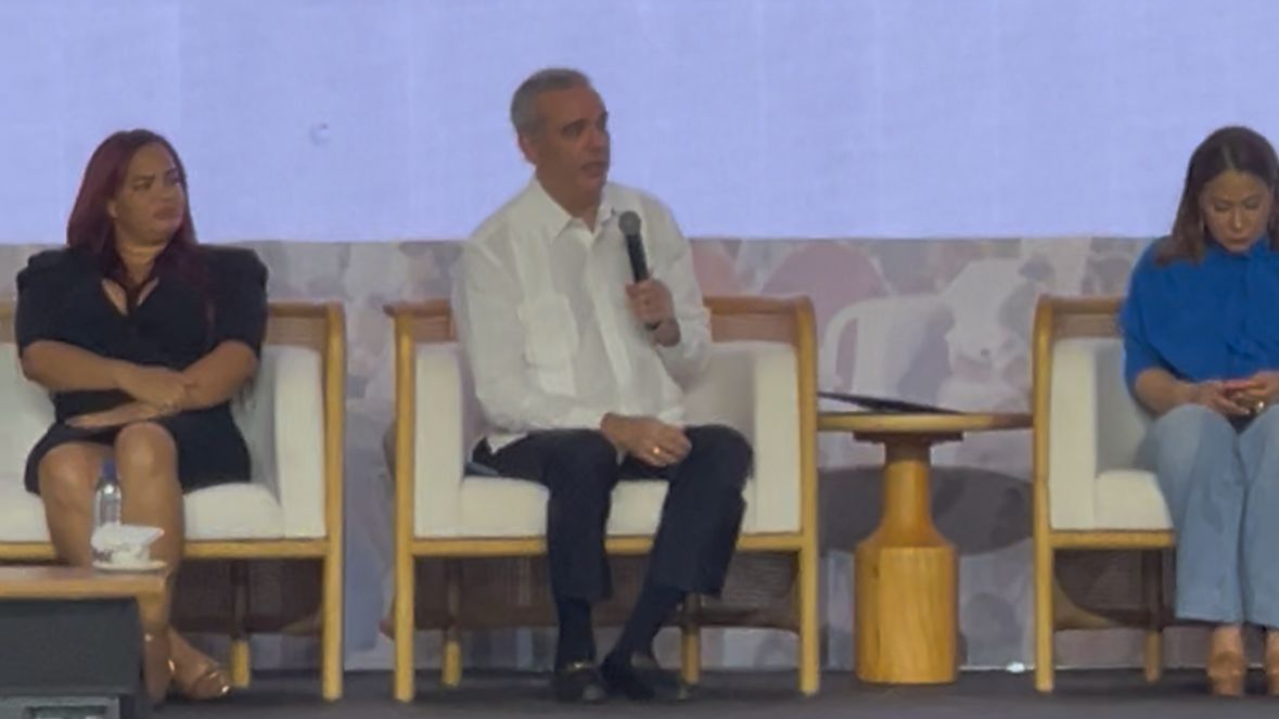 Abinader dialoga con familias de Supérate: Pobreza se reduce a niveles históricos