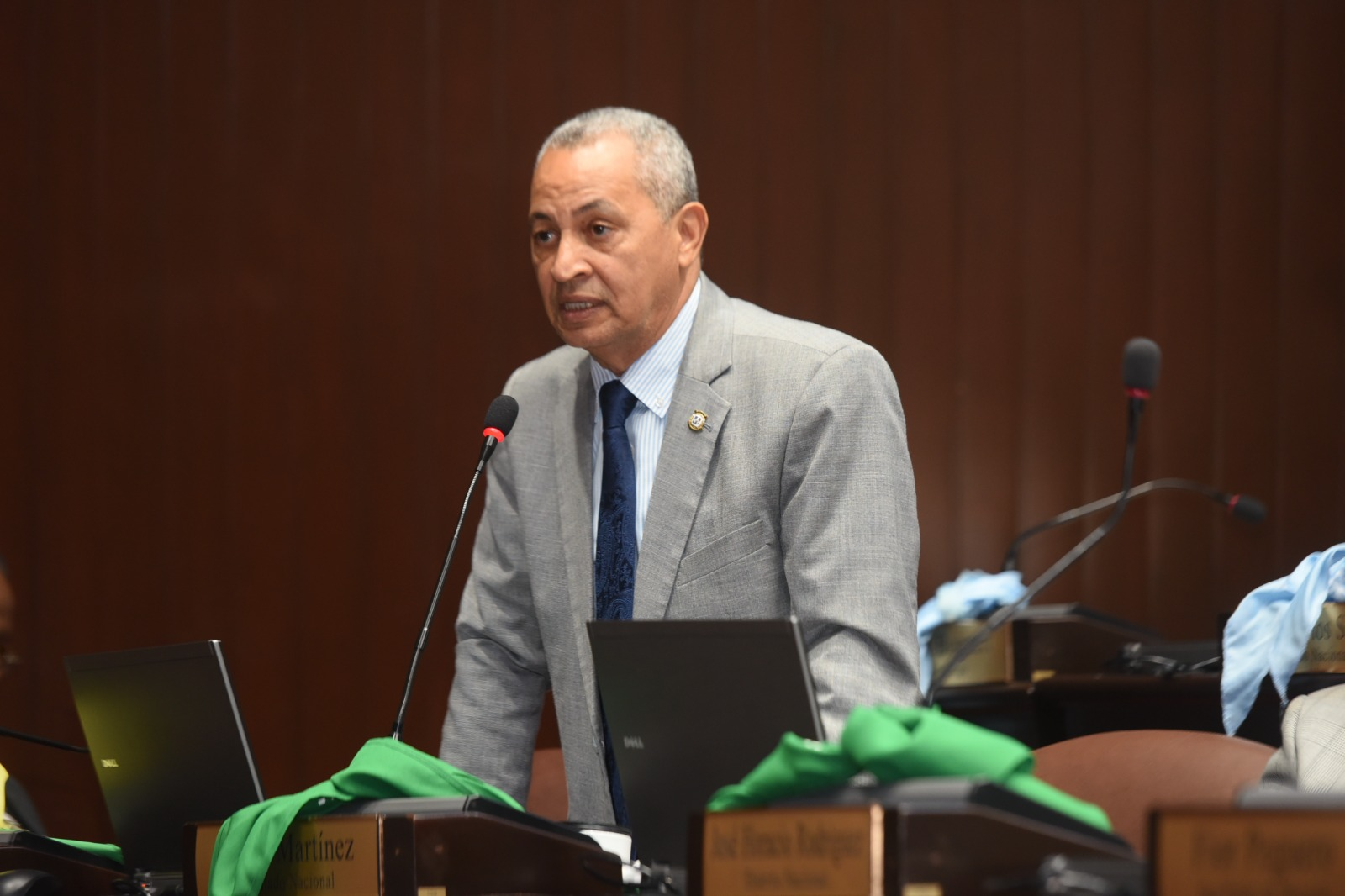 Diputado Pedro Martínez deposita proyecto de ley para eliminar exoneraciones de vehículos a legisladores