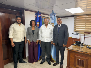 Senador Pedro Tineo y gobernadora Rafaela Javier coordinan acciones con el IAD para resolver asentamientos en Monte Plata