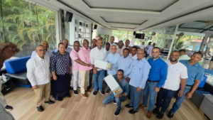 Senador Jhonson Encarnación articula encuentro con autoridades para ampliar electrificación en Elías Piña