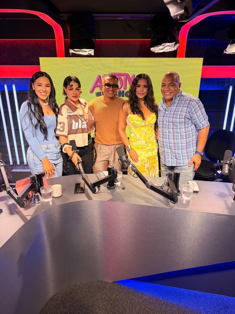 Adonis TV Show inicia nueva etapa con imagen renovada y panel fortalecido