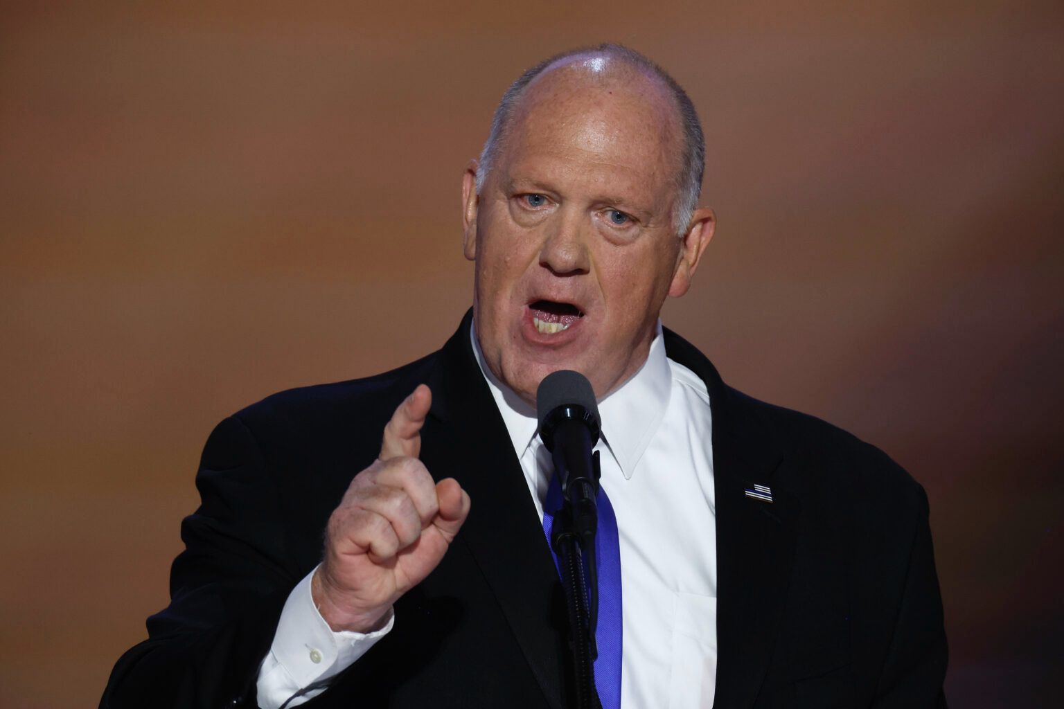 Tom Homan amenaza con aumentar operativos de ICE en Nueva York
