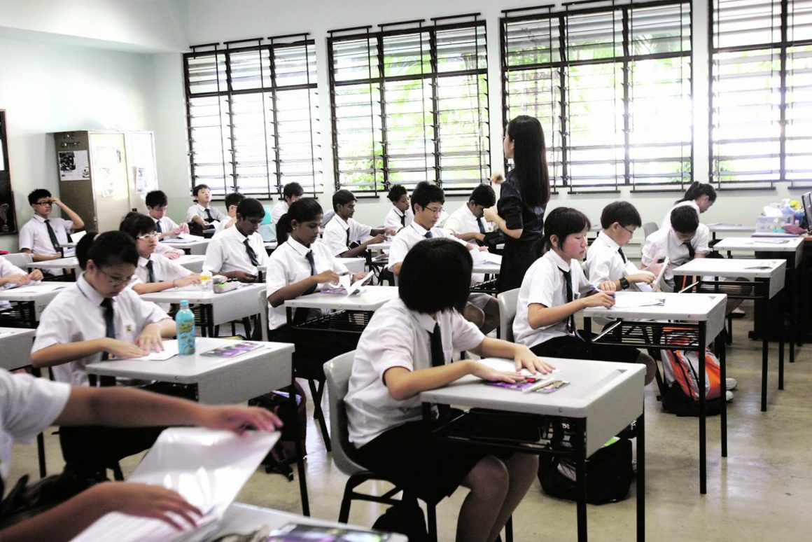 Singapur autoriza azotes a estudiantes desde los 9 años como medida contra el bullying