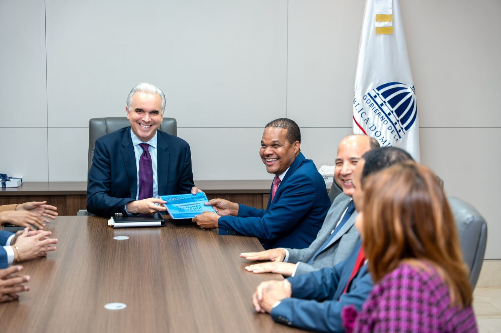 Silverio y Ministro de Educación abordan innovación educativa y formación docente