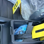 DNCD, PN y MP desmantelan centro de distribución de drogas en SFM; arrestan dos personas y buscan a “Yuyo”