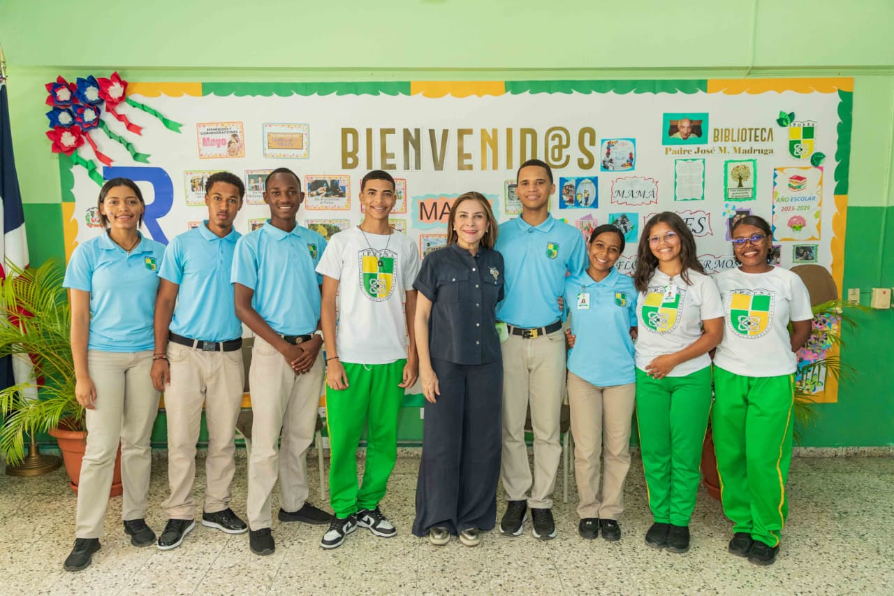 Carolina Mejía promueve el cuidado del medioambiente y el manejo de residuos con estudiantes de Gualey