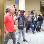 Movimiento Justicia por el Jet Set publica orden de arresto contra Jhossan Capell por agresión en el Palacio de Justicia