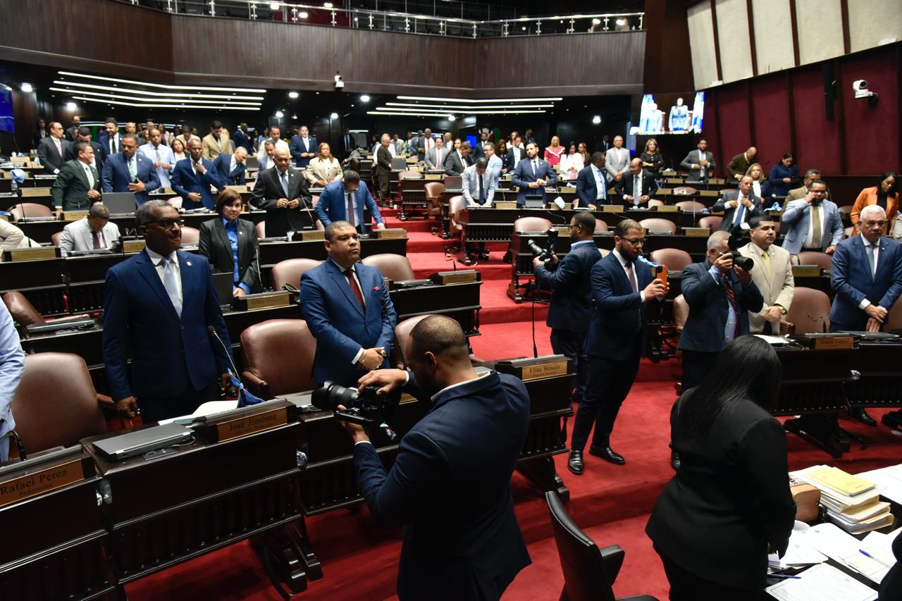 Diputados continuarán estudio del Código Laboral, con plazo fijo de una semana