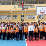 Milton Morrison imparte clases de educación vial a estudiantes de 6to de bachillerato