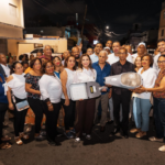 Carolina Mejía ilumina a Villa Francisca y al ensanche La Fe con la instalación de 1,090 luminarias LED
