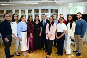 Leonel Fernández dialoga con jóvenes en Madrid y reafirma su compromiso con el desarrollo del conocimiento y el liderazgo en Iberoamérica