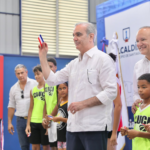 Presidente Abinader dispone que el MESCyT evalúe desde quinto de bachillerato las solicitudes de becas para garantizar el acceso oportuno a la educación superior