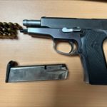 CAPTURAN TRES HOMBRES VINCULAN A RED DE NARCOTRÁFICO; LE OCUPAN FUSIL, CUATRO PISTOLAS, UN REVÓLVER, VEHÍCULOS Y OTRAS EVIDENCIAS