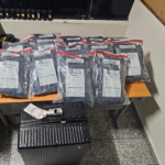 Autoridades interceptan en el AILA maleta con 25 paquetes de marihuana
