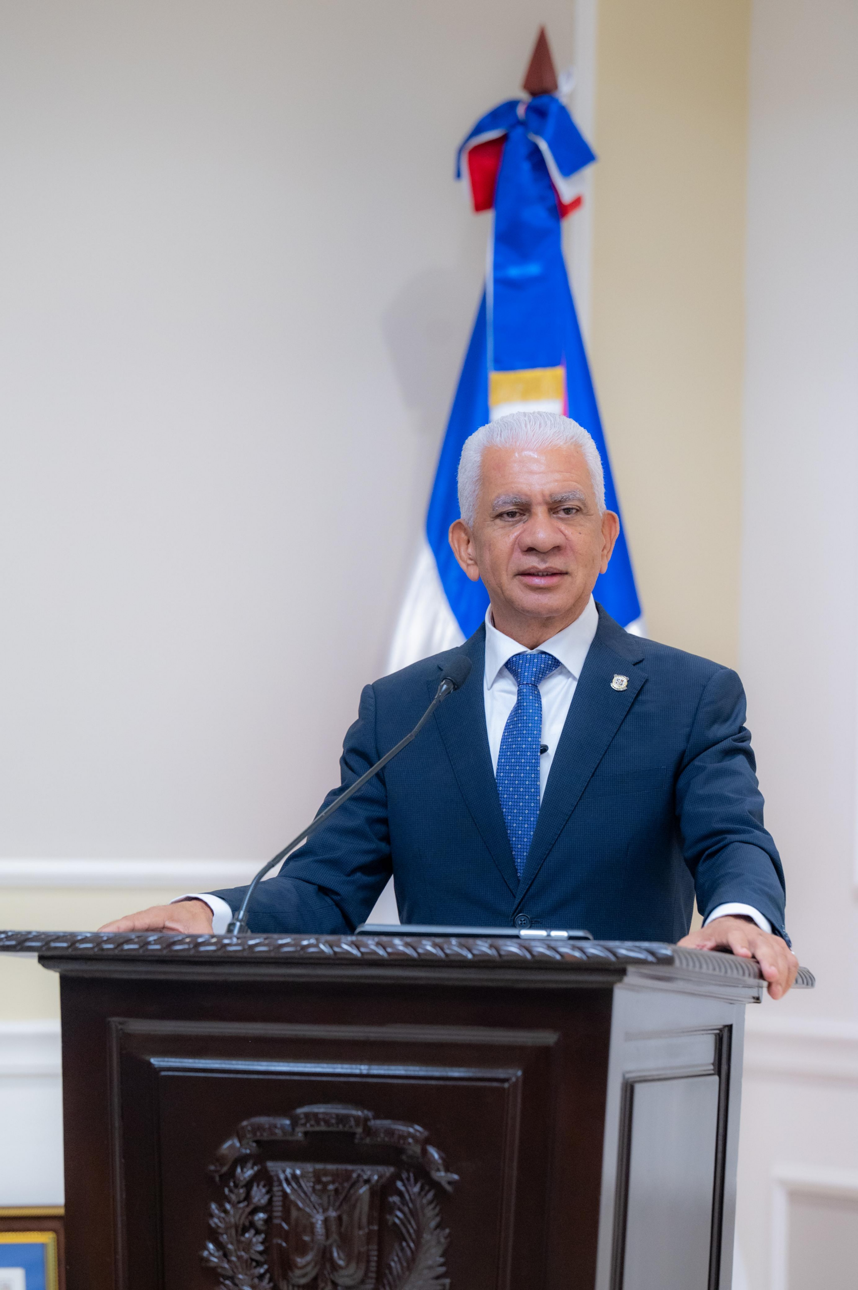 Senado reconoce a Jaime Francisco Sued Pichardo por su trayectoria empresarial y aportes al desarrollo de la industria farmacéutica