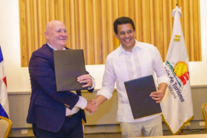 David Collado firma acuerdo con la ITF para impulsar la movilidad turística sostenible