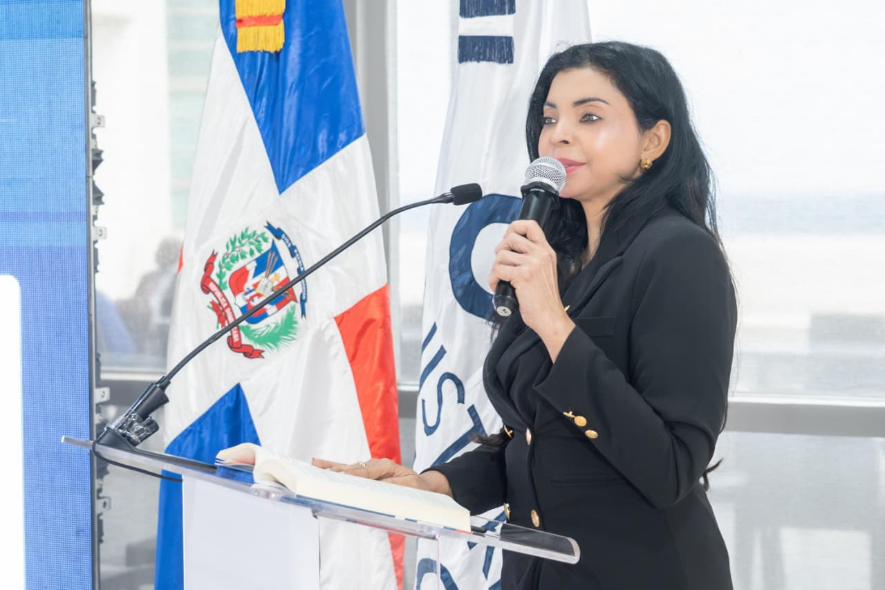 Procuradora General imparte el taller 