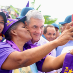Gonzalo Castillo vuelve a las calles: inicia en Azua recorrido nacional provincia por provincia