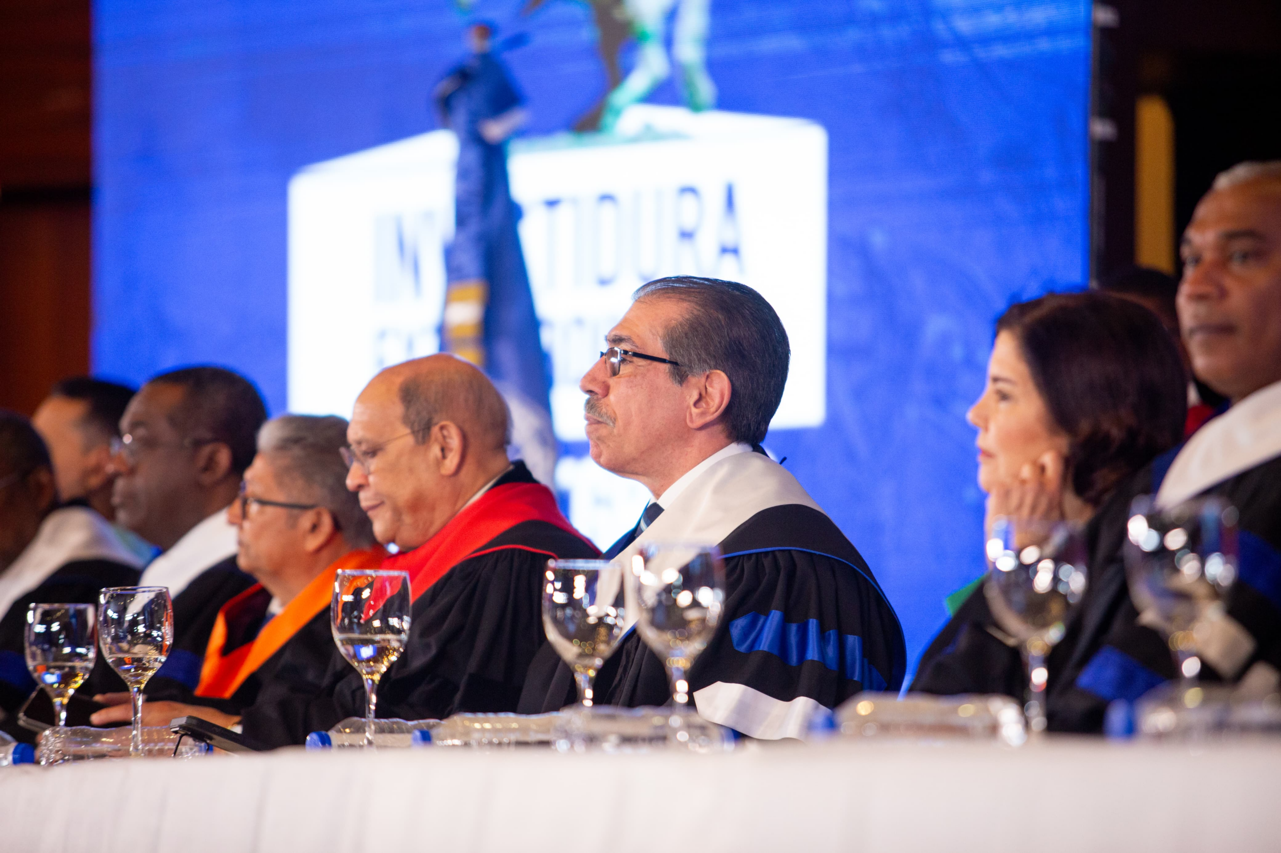 Rector Asjana David envía mensaje de solidaridad a Colombia y Venezuela durante graduación de postgrado de la UASD