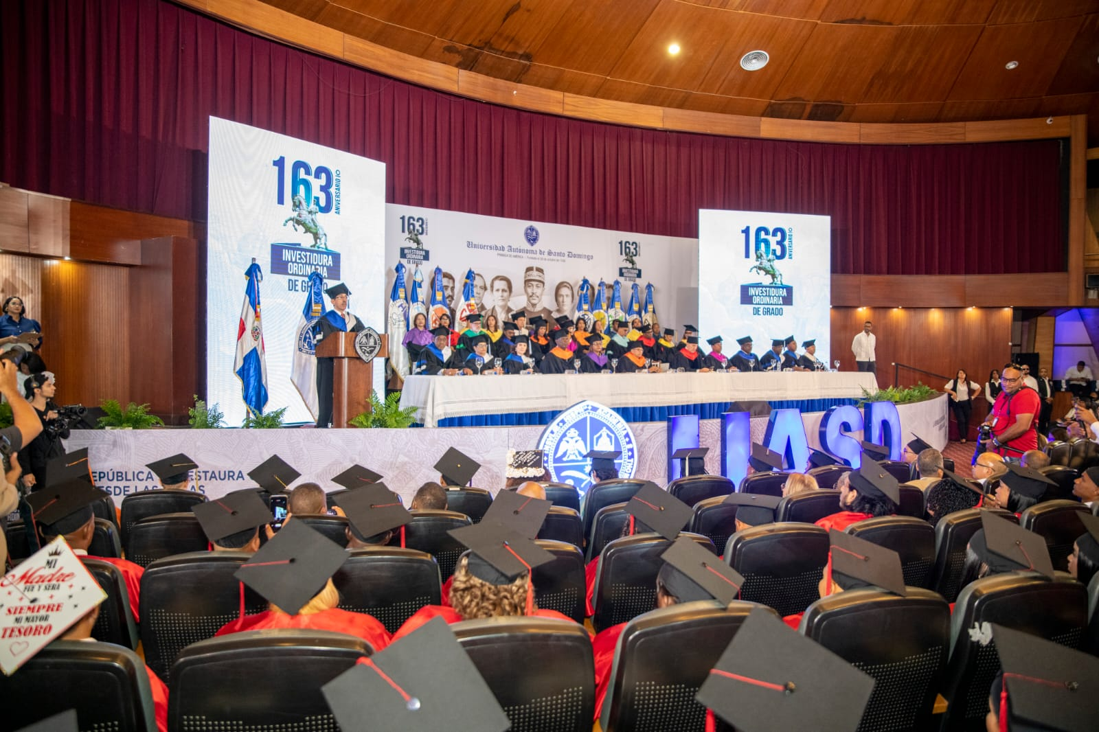 UASD gradúa a 716 nuevos profesionales de grado catalogados como 