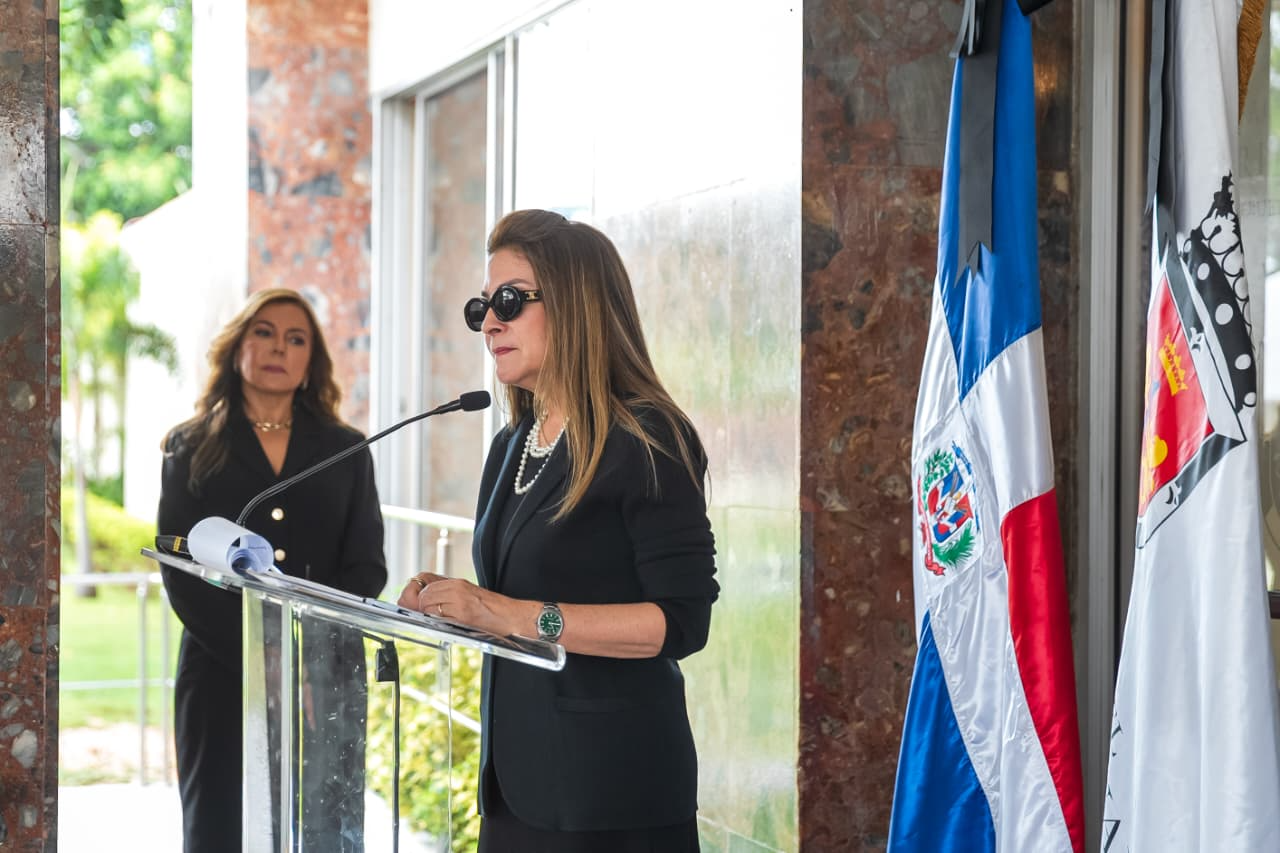 Carolina Mejía despide a Andrés “Licho” Matos en el Ayuntamiento del Distrito Nacional: “Me duele profundamente el corazón”