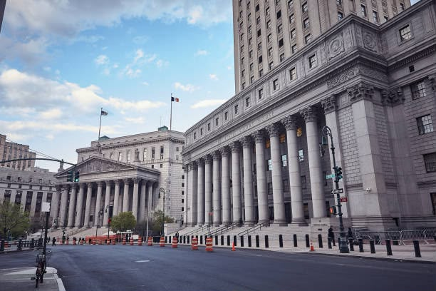 Juez federal anula política de Trump que suspendía visas de residencia para ciudadanos de 75 países