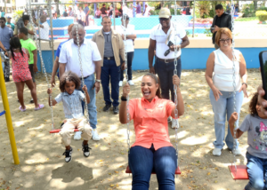 La alcaldesa Betty Gerónimo inaugura parque y cancha en Los Palmares y supervisa obras en distintos sectores