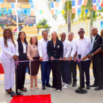 Betty Gerónimo acompaña a estudiantes de Santo Domingo Norte en el inicio del año escolar y participa en la «Ruta de la Alegría» de TRAE