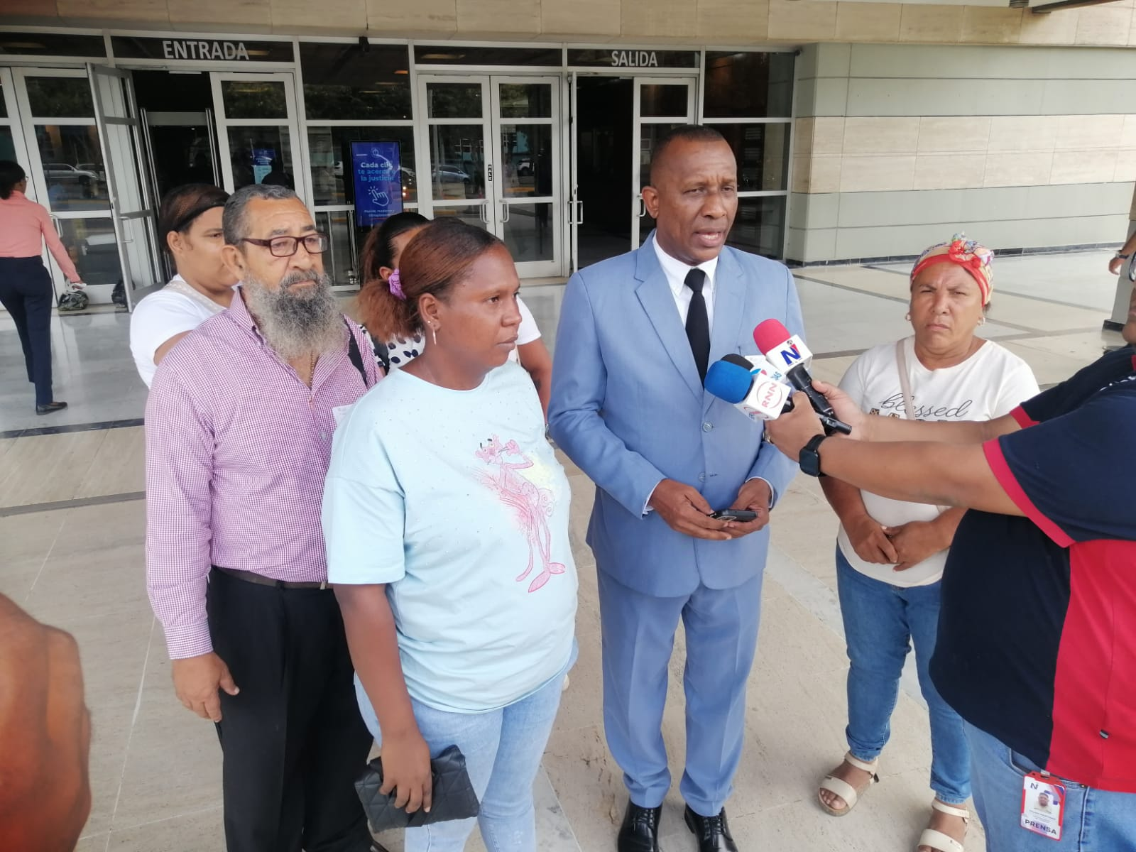 Familiares denuncian ante Procuraduría General trata de dominicanos reclutados para frentes de guerra en Rusia e Irán