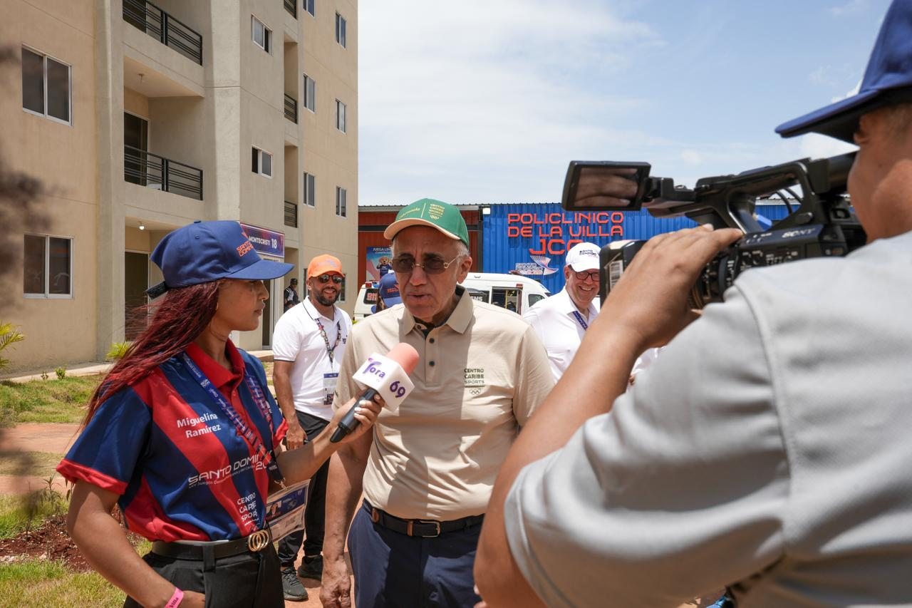 Luis Mejía Oviedo elogia las condiciones de la Villa Centroamericana durante recorrido con la prensa