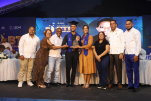 Alcaldesa Betty Gerónimo encabeza Primera Graduación Municipal de Santo Domingo Norte