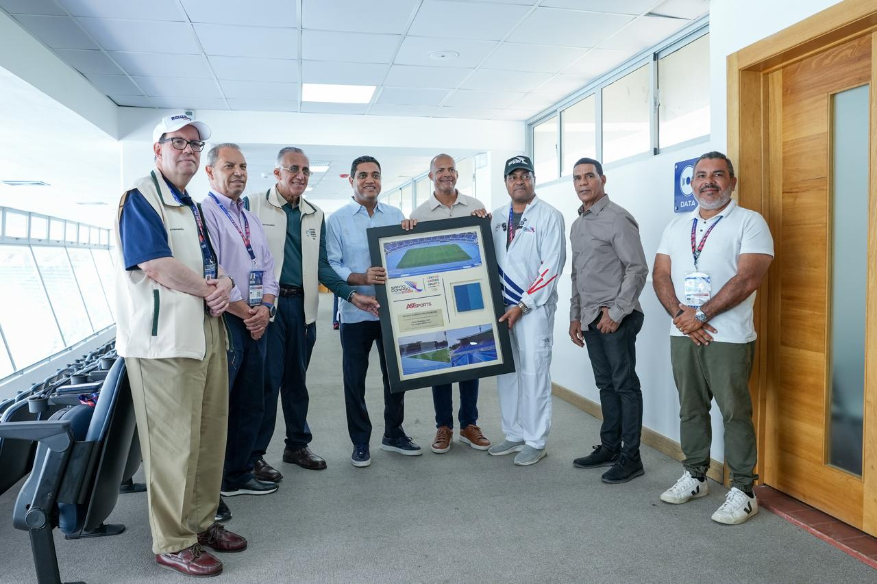 Comité Organizador de Santo Domingo 2026 entrega reconocimientos a personalidades del deporte; Félix Sánchez valora el homenaje
