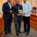 Carlos Abad regresa a La Romana para presentar tres nuevas obras y recibir reconocimiento por su aporte a la cultura dominicana