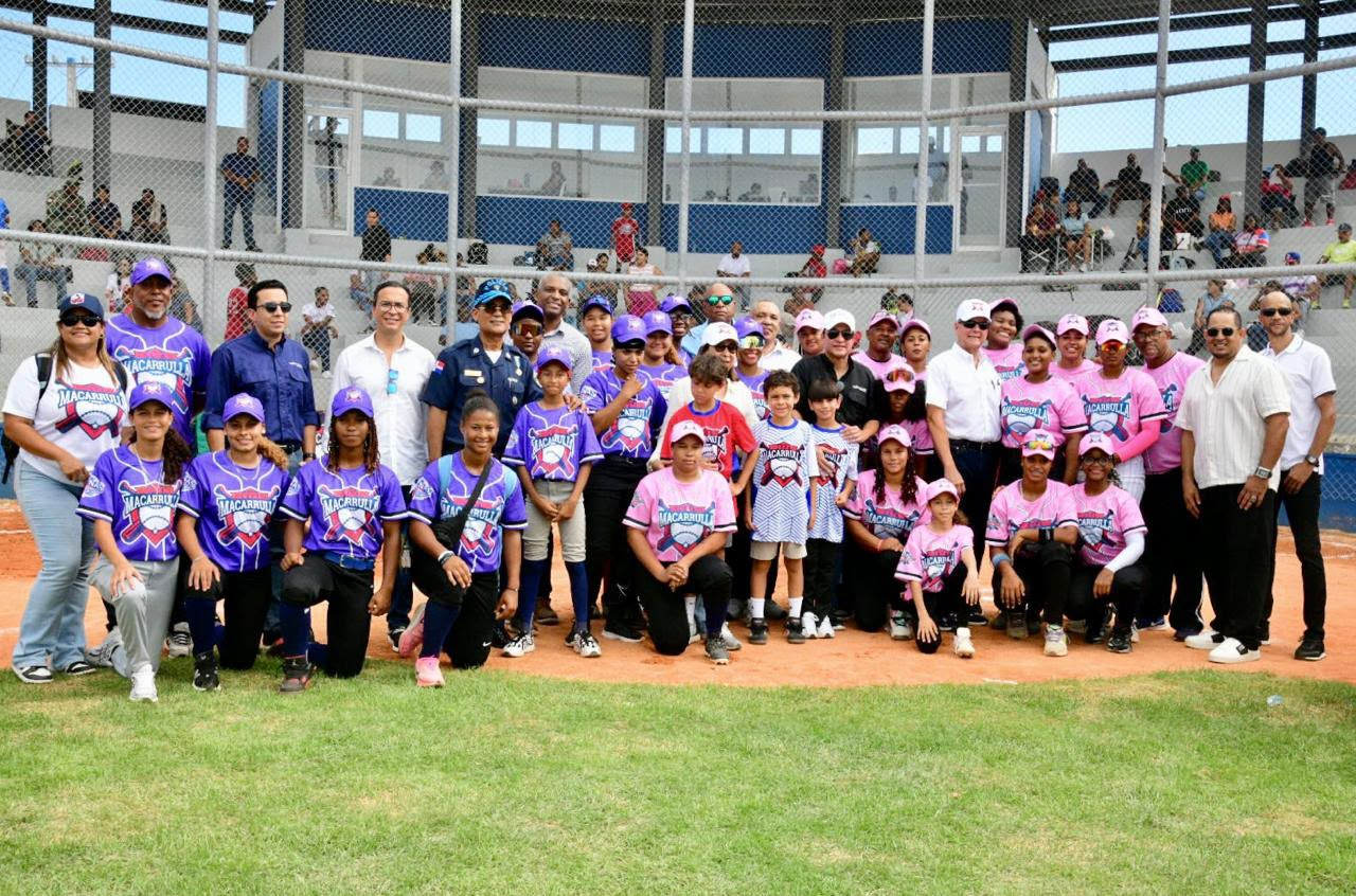 Fundación Macarrulla rinde homenaje a referentes del deporte dominicano en apertura de la Copa Macarrulla 2026
