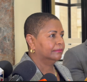 Cónsul dominicana en Hamburgo renuncia disgustada con la gestión de funcionarios gubernamentales