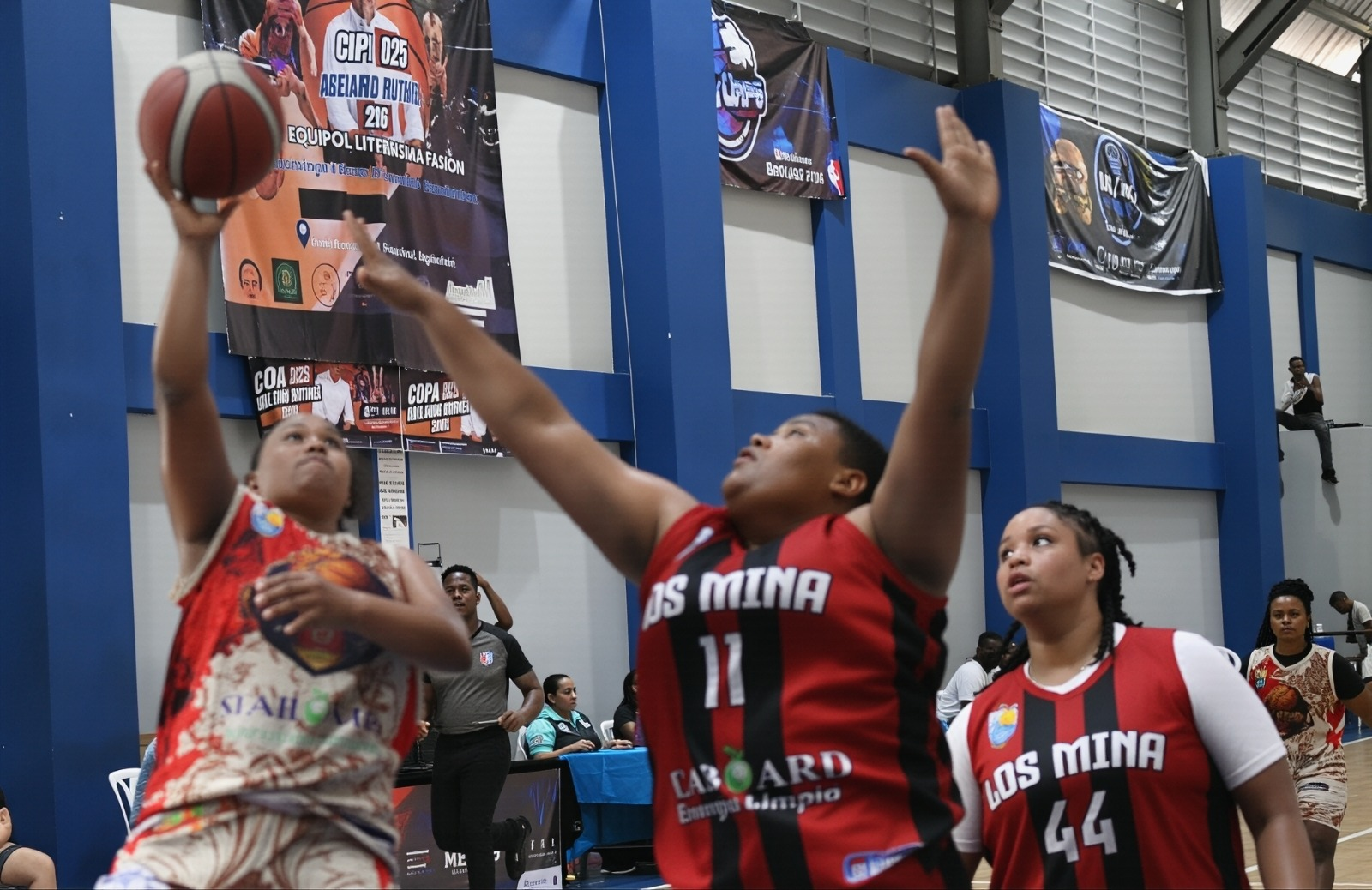 Angie Hodge pone a Caribes al frente en la final ante Los Mina en el TBS Femenino Santo Domingo