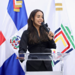 Alcaldía de Santo Domingo Norte y Unicaribe entregan becas a jóvenes del programa BTI