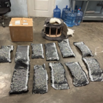 Ocupan 11 paquetes de presumible marihuana ocultos en un mueble en el AILA