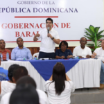 Wellington Arnaud socializa con comunitarios de Barahona acciones para eficientizar servicio de agua potable