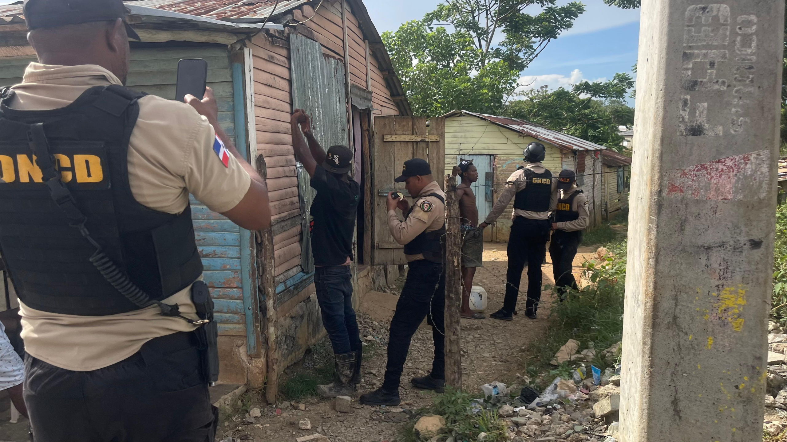 Amplían operatividad contra el microtráfico en San Pedro de Macorís; retiran de las calles más de 3,500 gramos de presunta droga