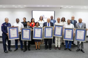 Cámara de Diputados entrega seis pergaminos de reconocimientos a personalidades e instituciones destacadas