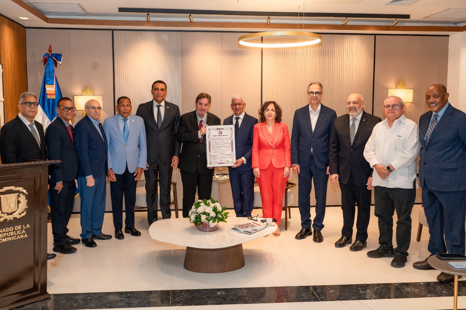 Senado de la República reconoce al poeta y escritor Luis García Montero por su extraordinaria trayectoria literaria