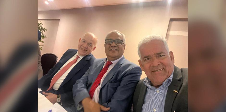 Dirigentes de Anadegas durante la Semana del Detallista